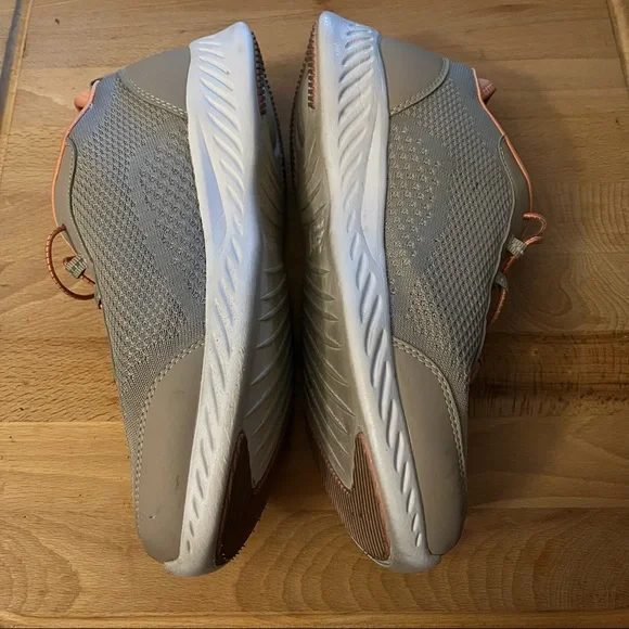 WOMEN’S SIZE 10 TONY LITTLE CHEEKS TAN PEACH KNIT SLIP-ON TRAINERS - Picture 3 of 9